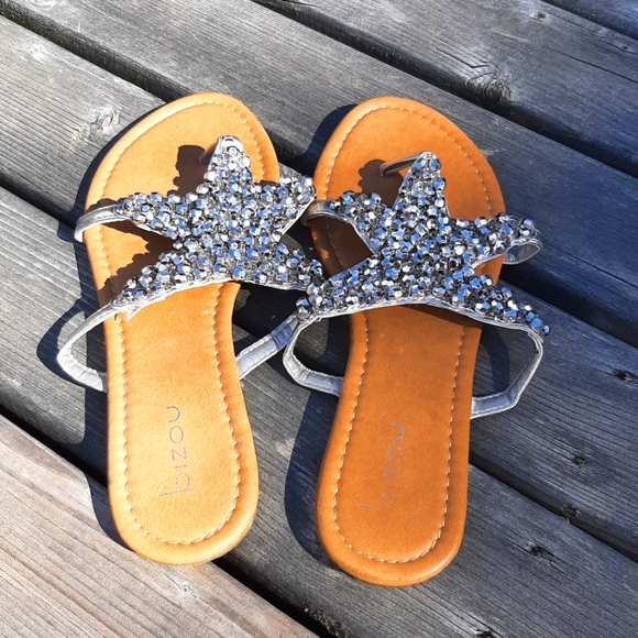 Starfish Faux-Diamond Flip Flops - Picture 4 of 5